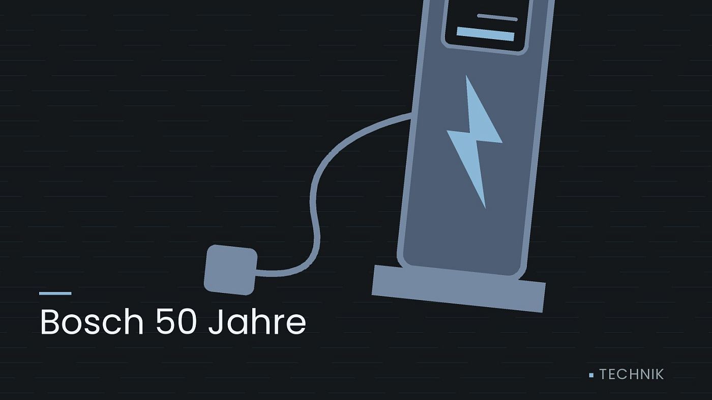 Symbolgrafik: eine gezeichnete Ladesäule mit Kabel und Stecker, beschriftet mit „Bosch 50 Jahre“.