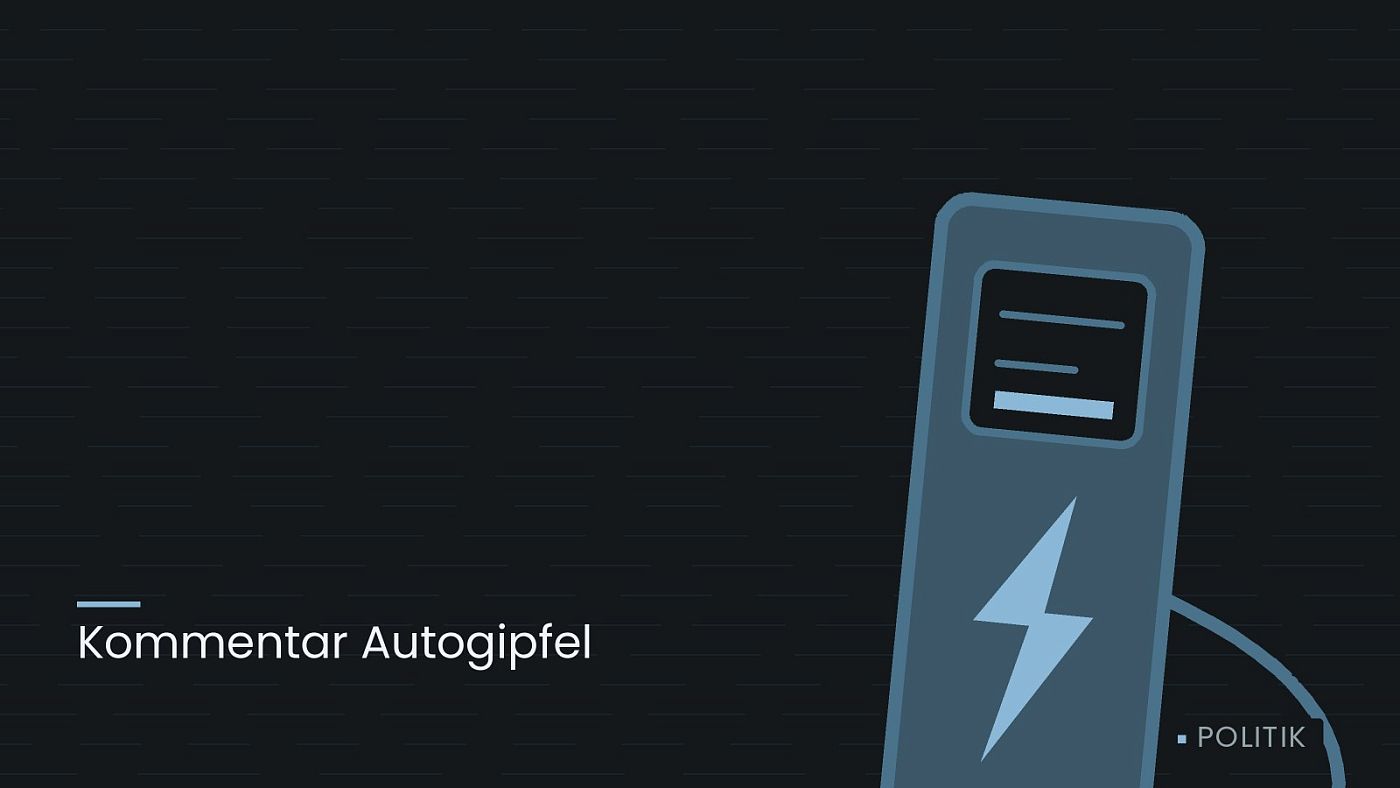 Symbolgrafik: eine gezeichnete Ladesäule mit Kabel und Stecker, beschriftet mit „Kommentar Autogipfel“.
